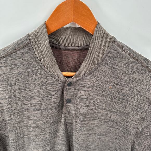 Lululemon Metal Vent Breathe Colarless Polo in Graphite Grey / Lunar Rock // XL - Picture 5 of 13